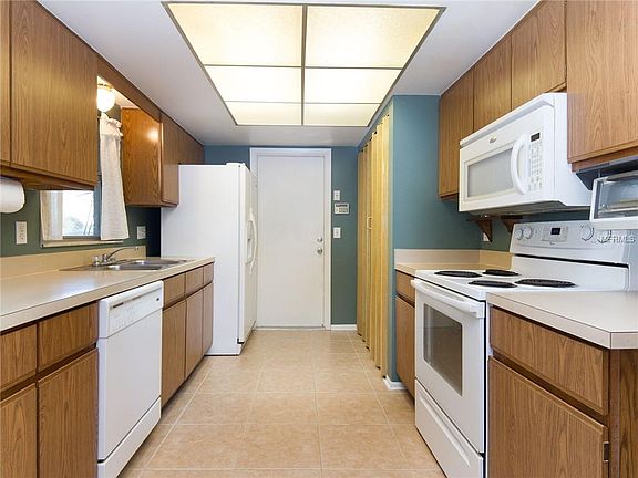 5th image of 117 W Cedarwood Cir