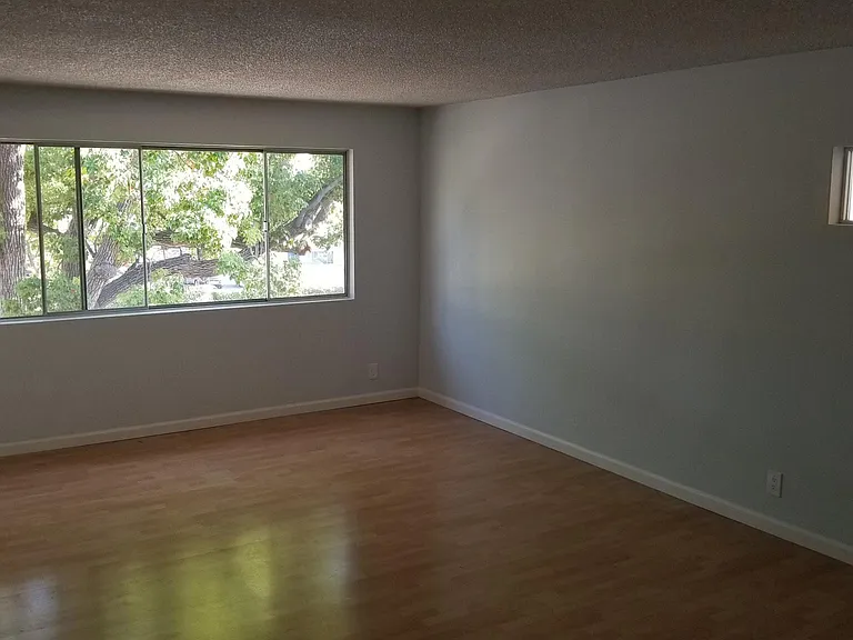 569 E Orange Grove Ave #B — Photo 5