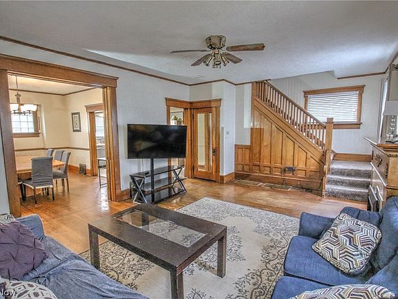 5th image of 2829 8th St NW