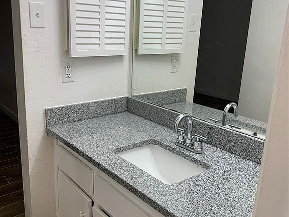 4th image of 5625 Antoine Dr APT 1109