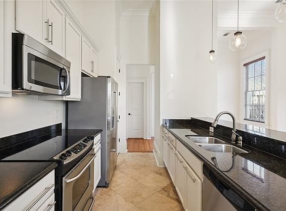 5th image of 1002 Jackson Ave #I