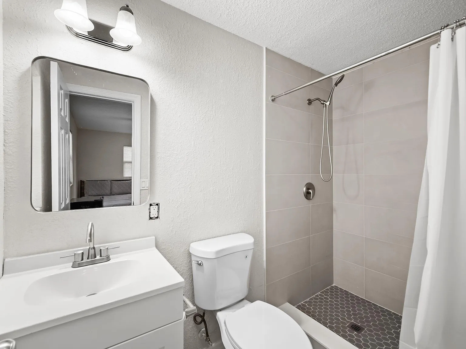 4 bed, 5.0 bath, 2100 sqft, $1,213 — Photo 4