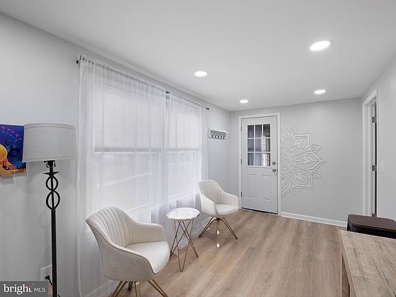 4th image of 303 Washington Ave
