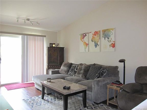 3rd image of 100 Hillside Dr APT E13
