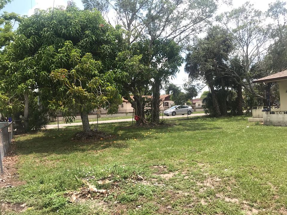 2nd image of 1588 Lockwood Dr
