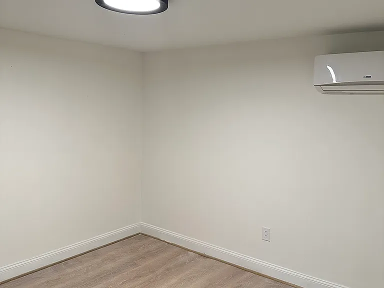 4252 Dix St NE — Photo 3