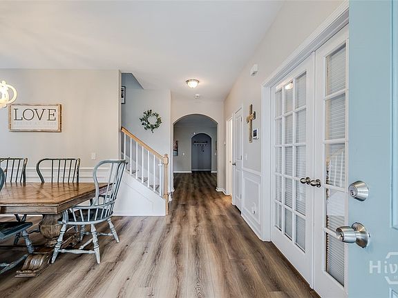 4th image of 10 Central Park Way