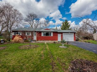 69 Guildhall Rd, Rochester, NY 14623