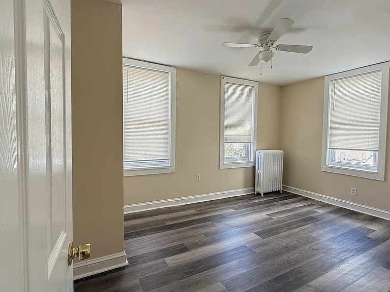 2030 Liberty St — Photo 16
