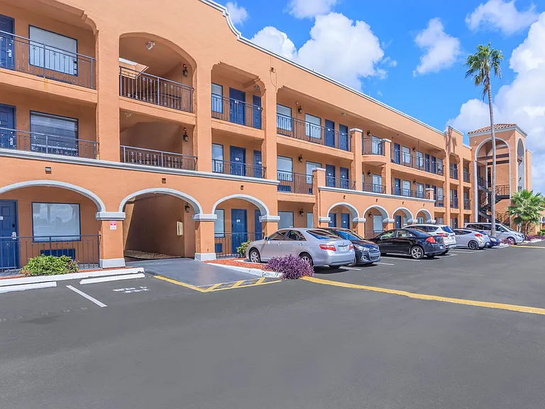 Flats at Vine Street — Photo 10