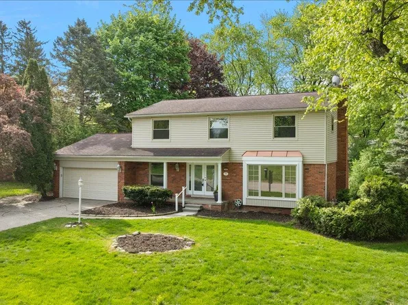 536 Rolling Rock Rd, Bloomfield Hills, MI 48304