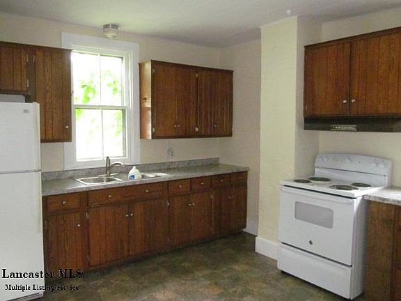 4th image of 129 Lake St