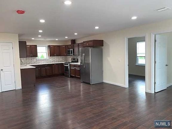 5th image of 126 Banta Ave Floor 2