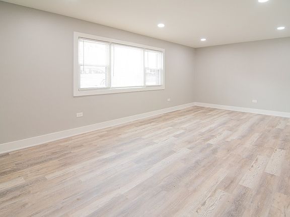 2nd image of 6145 N Hermitage Ave #2B