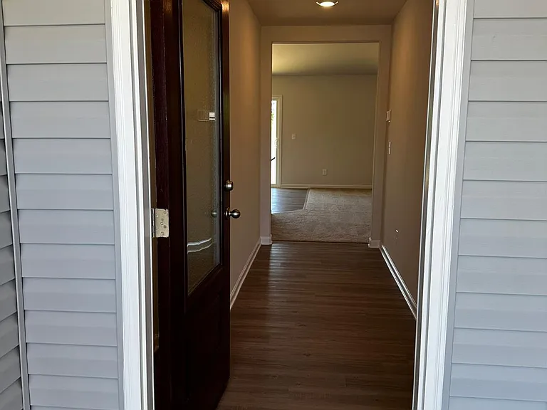 240 Harrow Ter — Photo 2