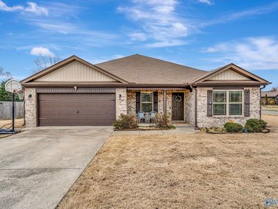 100 Hunter Way, Owens Cross Roads, AL, 35763