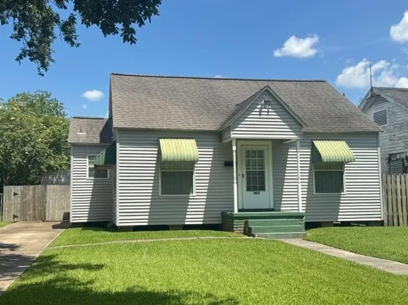 1202 7th St, Orange, TX 77630