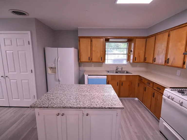 3619 Penwood Way — Photo 8