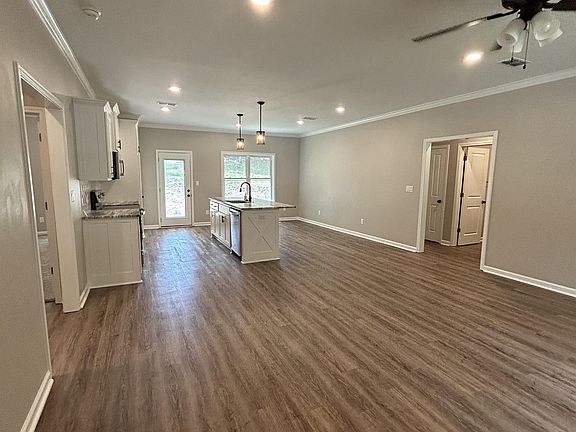2nd image of 125 Stonebriar Dr