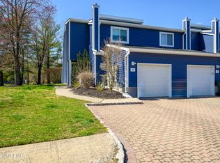 1 Spring Ct, Tinton Falls, NJ 07724