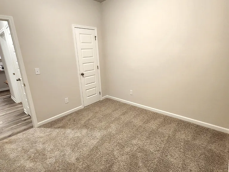 204 Bent Creek Ln — Photo 3