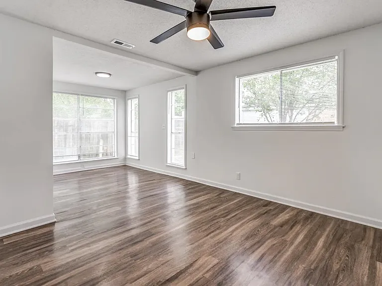 1079 Larry Ln — Photo 18