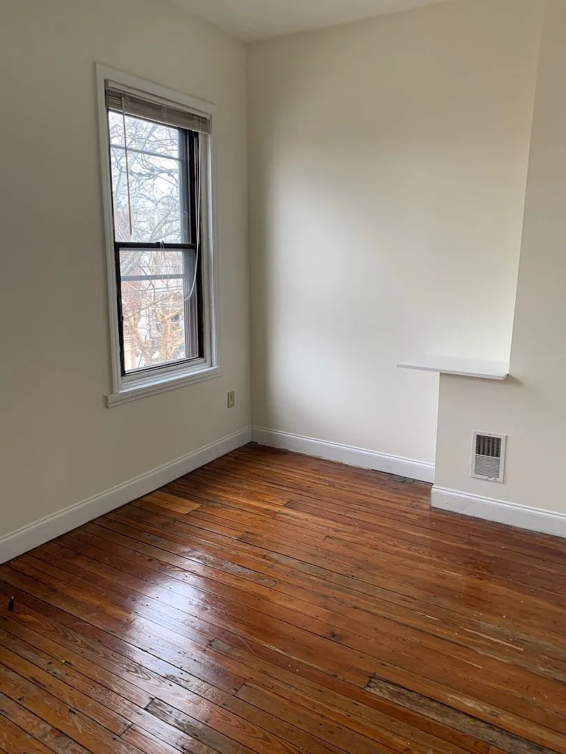 3 bedroom home on quiet block — Photo 1