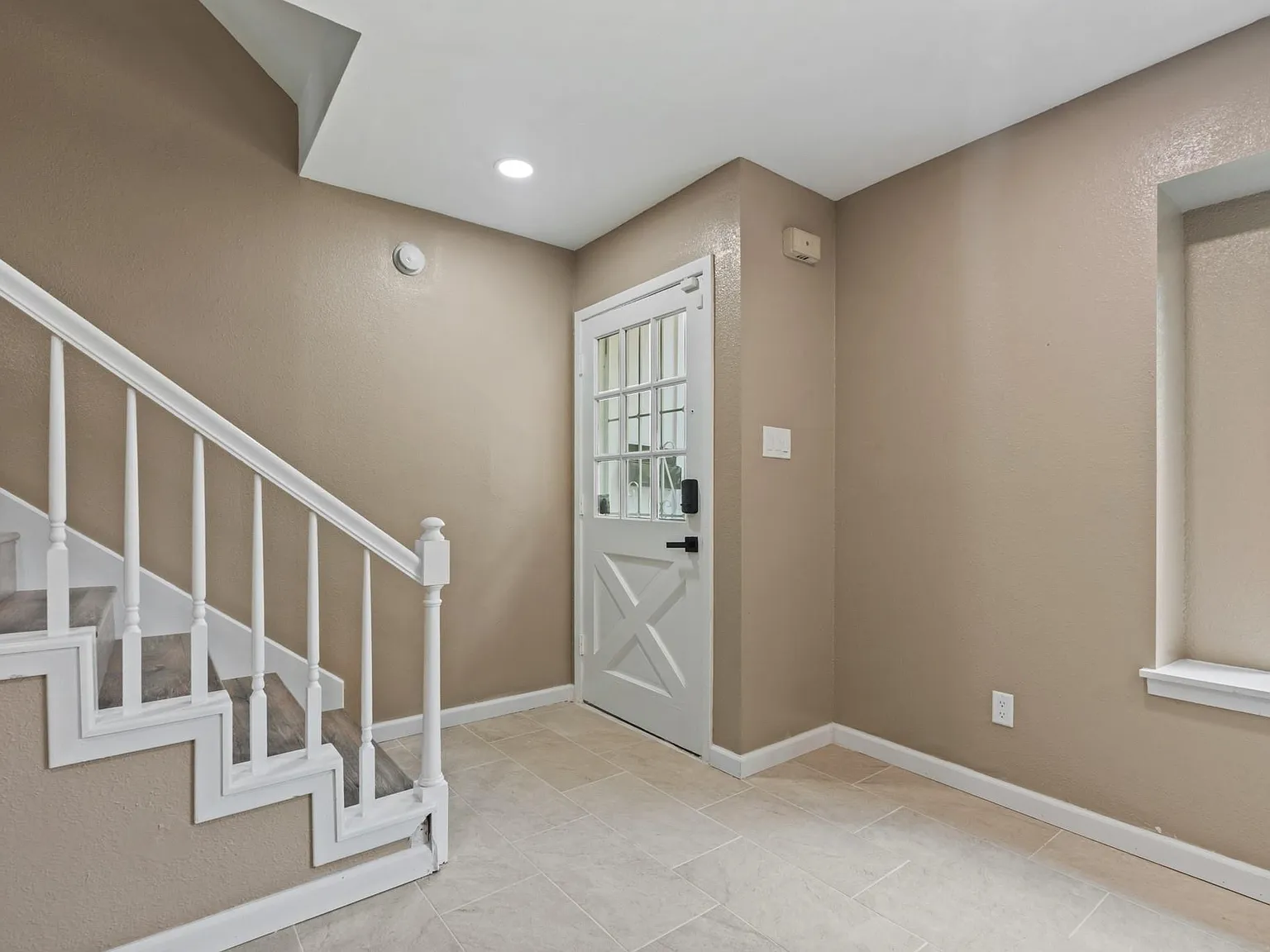 2 bed, 2.5 bath, 1310 sqft, $1,600 — Photo 3