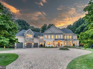 712 Seneca Rd, Great Falls, VA 22066