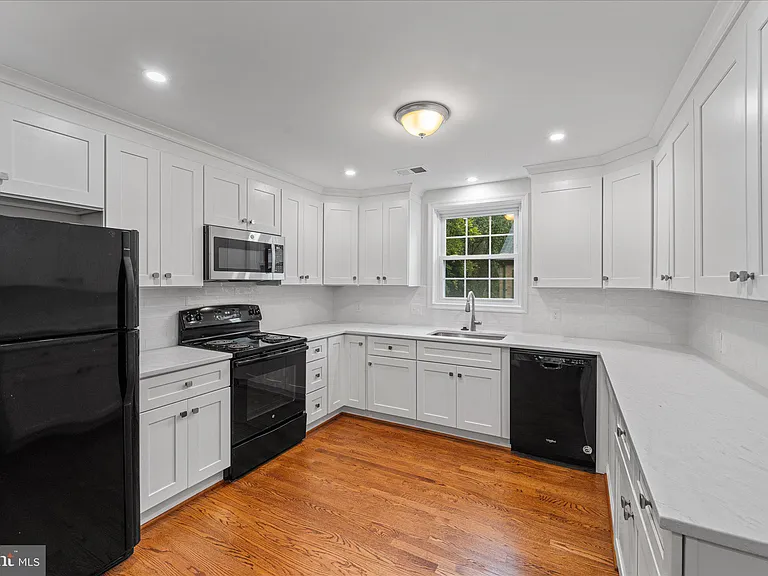 3885 Chain Bridge Rd — Photo 9
