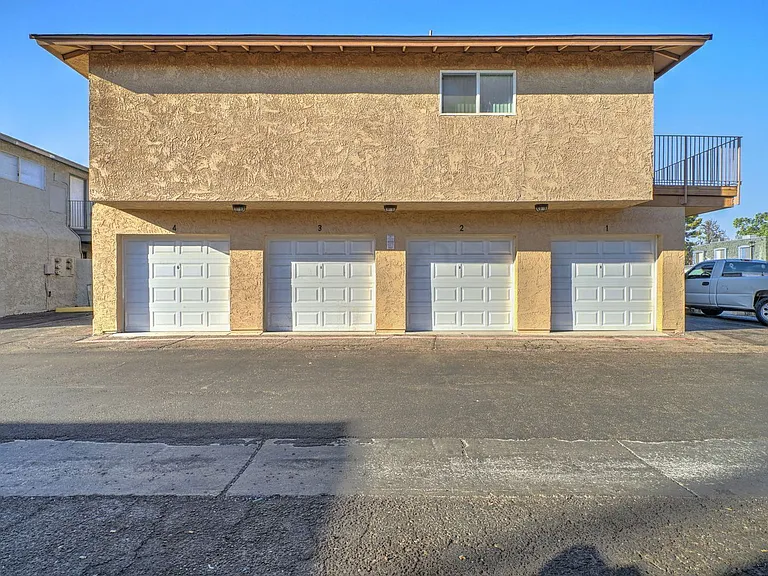 3301 W Loma Ln #4 — Photo 16