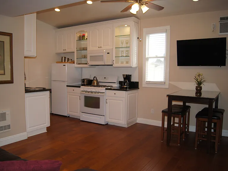 519 25th St #6 — Photo 9