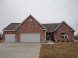 3727 Grandview Ct, Pekin, IL