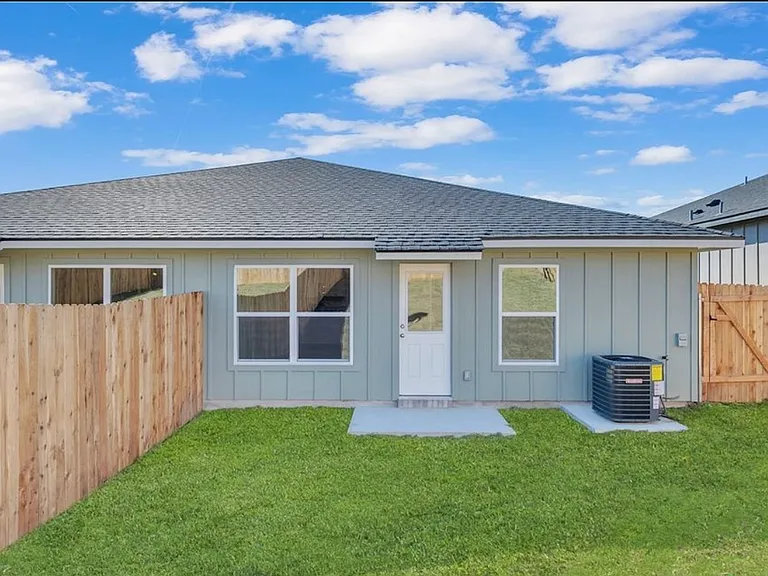 1211 Concord Dr — Photo 12