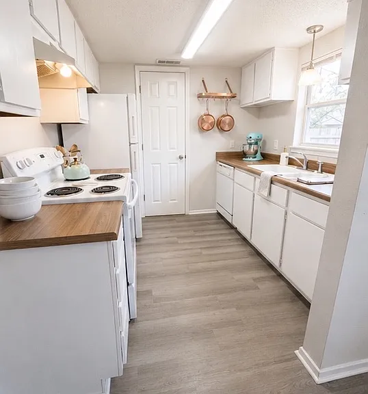 4501 Hunt Cir #B — Photo 7