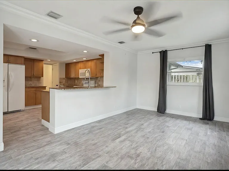 603 SE 7th Ave — Photo 12