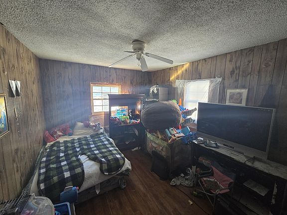3rd image of 230 Oak St