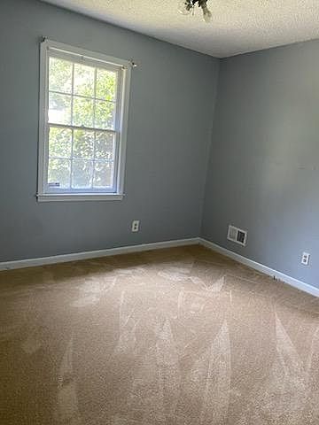 2nd image of 4227 Hileah Dr