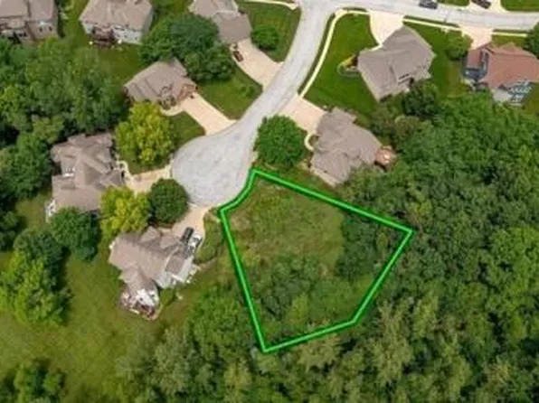 River Hills Ct, Kansas City, MO 64152