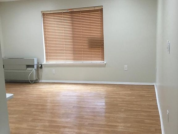 4th image of 4 Steeplechase Ct