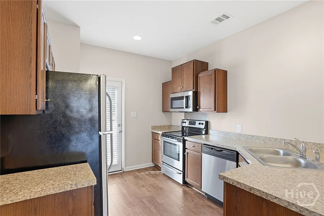 3 bed, 2.0 bath, 1341 sqft, $1,700 — Photo 4