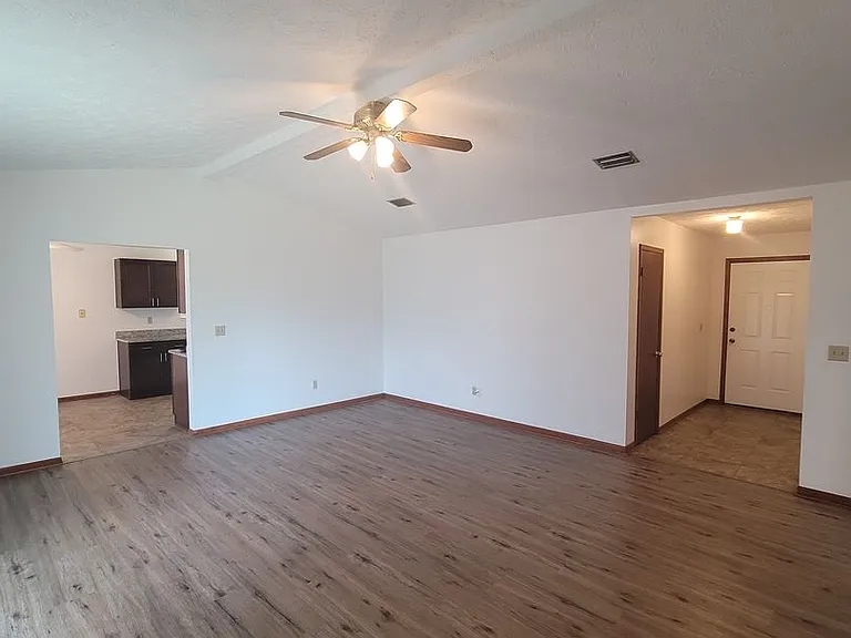 7709 Betty Louise Dr — Photo 4