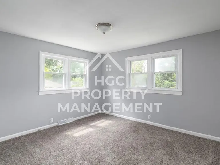 1228 Irving Ave — Photo 18