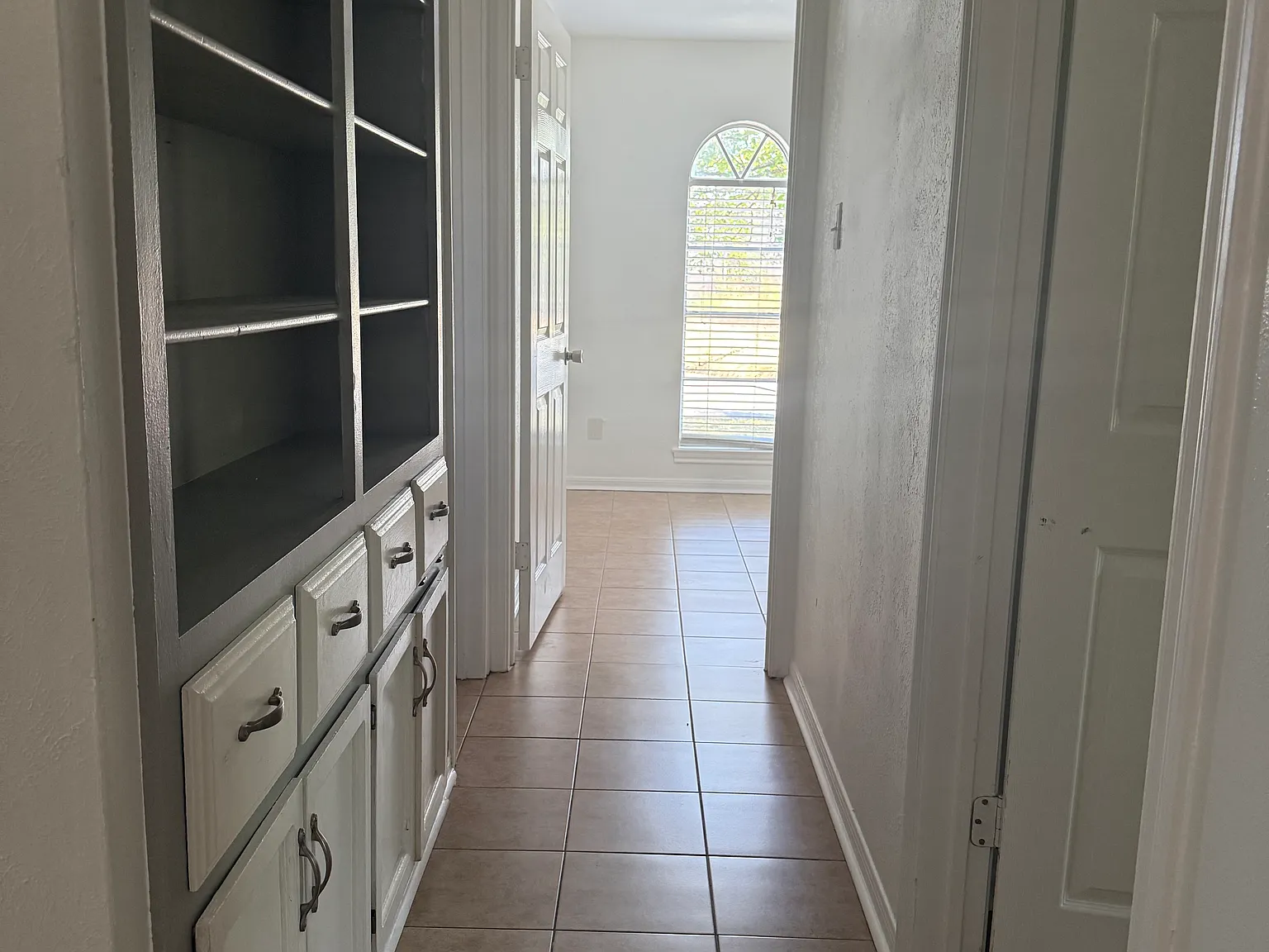 3 bed, 1900 sqft, $1,795 — Photo 4