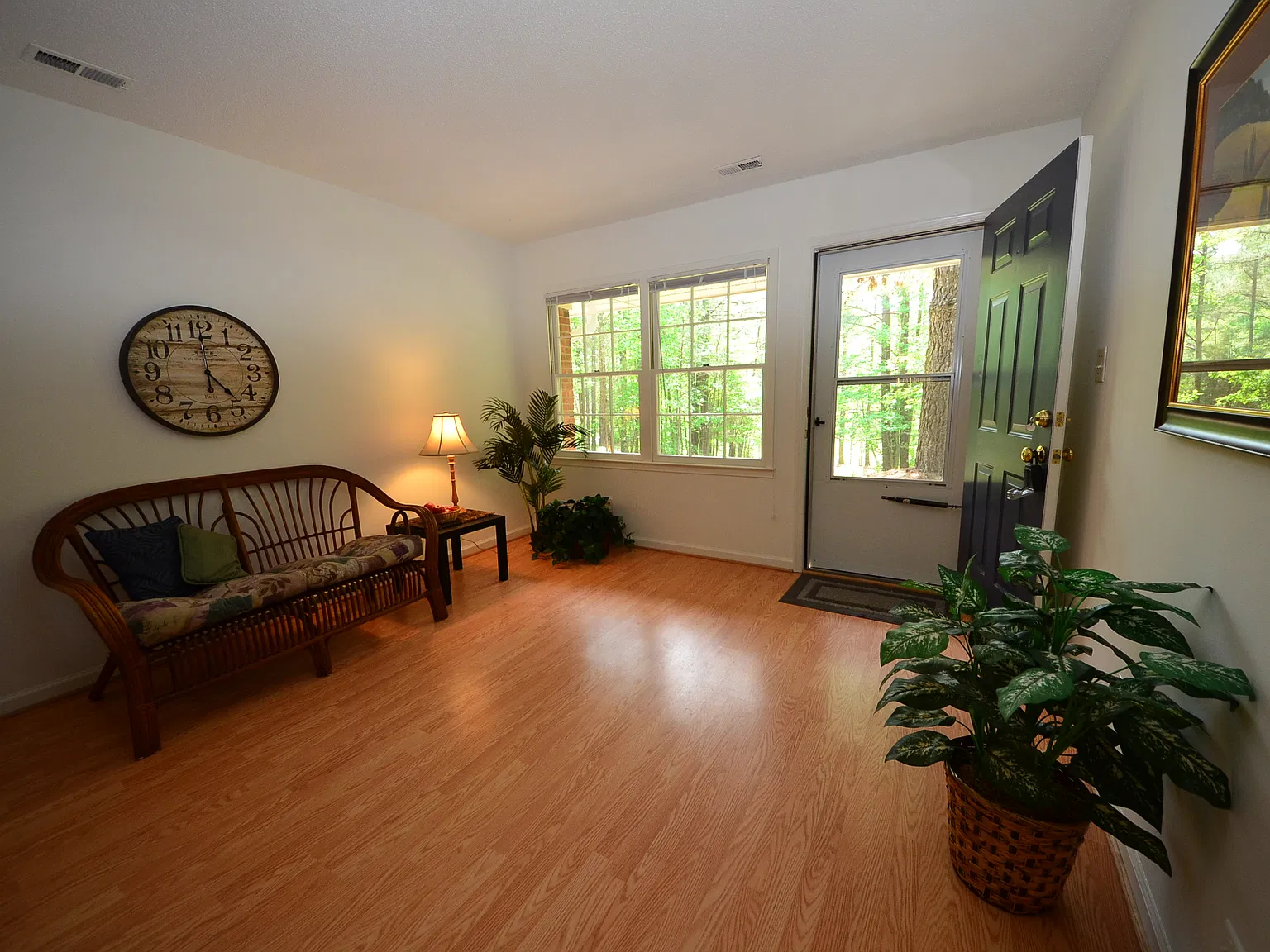 2 bed, 950 sqft, $1,350 — Photo 3