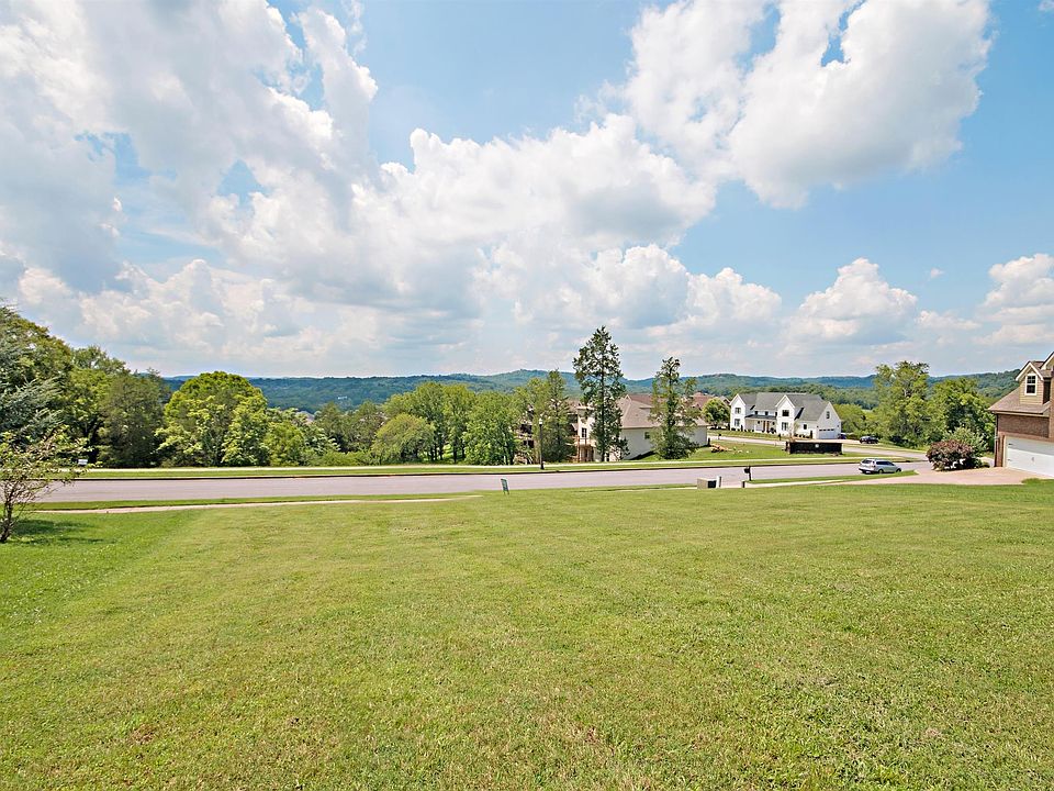 1st image of 221 Sydney Dr