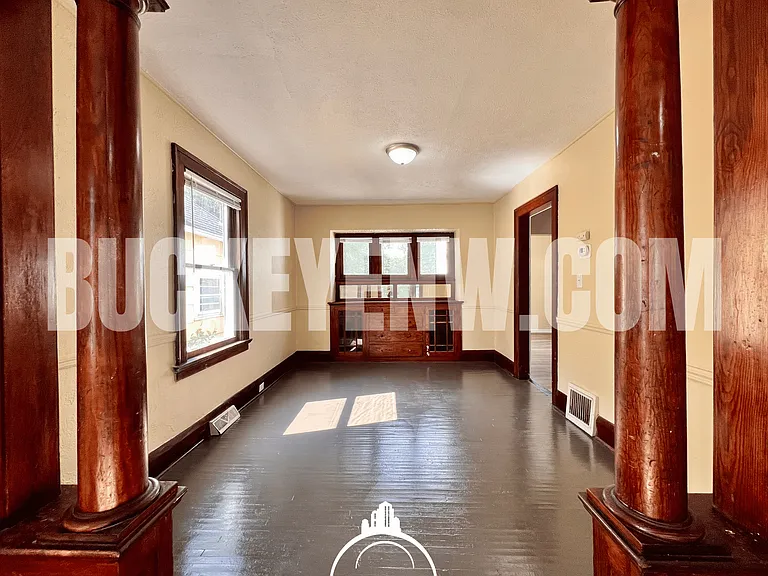 1110 Harding Dr — Photo 4