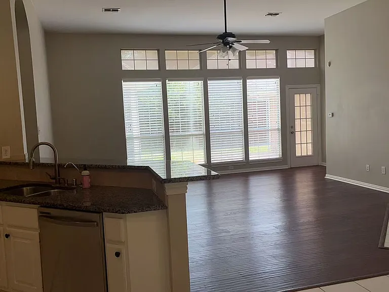 4645 Wales Dr — Photo 7