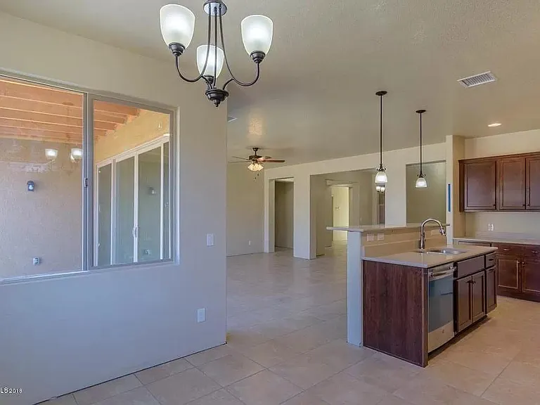 1184 Marchbanks Dr — Photo 4