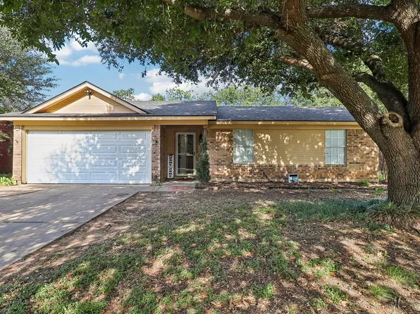1521 Morningside Dr, Cleburne, TX 76033